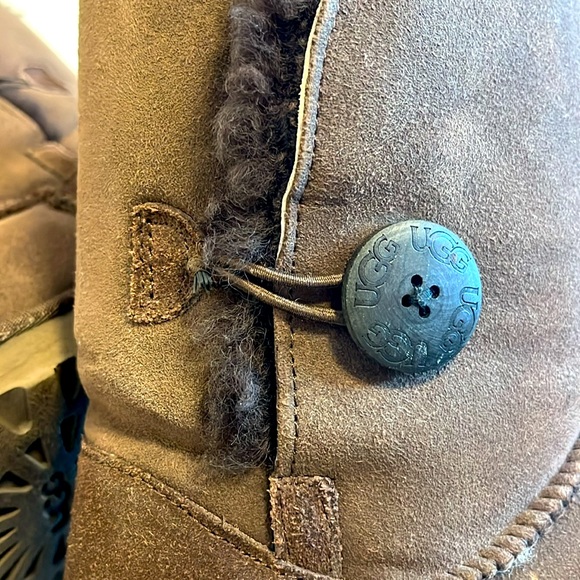 UGG Boots: S-9 - Picture 11 of 12